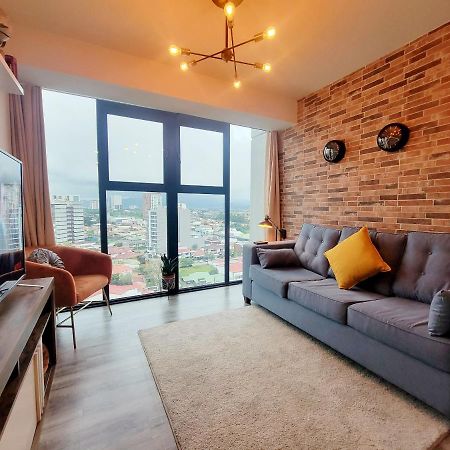 Cosmopolitan Apt 1407, 5 Star Facilities, 15M Sjo Airport, Parking, Pool, Gym San Jose  Luaran gambar